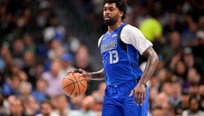 斗球体育直播-马绍尔因臀部挫伤退赛！基德：目前还未列为缺阵 明天看感觉如何