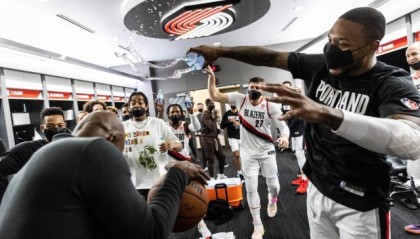 斗球体育直播电脑版-改造球队从防守做起 比卢普斯收获教练生涯首胜