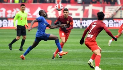 【超级杯】马莱莱捡漏茹萨染红 申花1比0海港捧杯