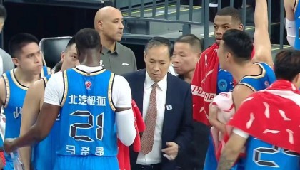 斗球体育直播-北京男篮翟晓川受伤 麦考尔崔永熙一对一特训 北控朱松玮阶段报销