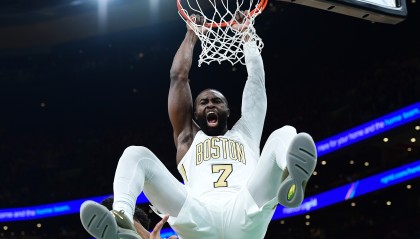 斗球体育直播在线观看-杰伦·布朗：我很壮&amp;一直猛冲筐/不回避对抗/不假摔 我竟然零罚球